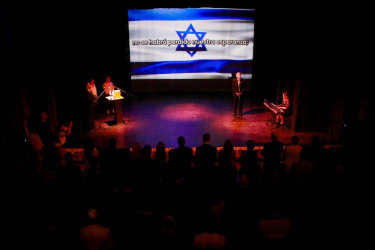 EL GOBERNADOR ZDERO ACOMPAÑÓ EL ACTO POR EL PRIMER ANIVERSARIO DE LA MASACRE DE HAMAS EN ISRAEL