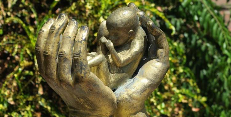 ESCOCIA | ORAR EN CASA PODRÍA SER DELITO SEGÚN NUEVA LEY PROABORTO