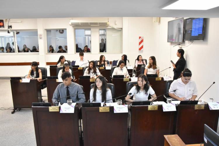 APOYO ECONÓMICO, SALUD MENTAL Y NUTRICIÓN, LOS TEMAS DE LA PRIMERA SESIÓN ORDINARIA DEL PARLAMENTO JUVENIL