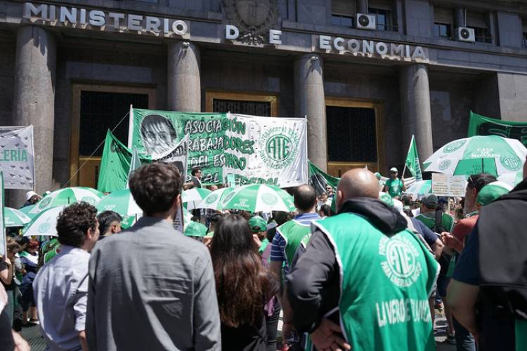 MARCHAS CONTRA EL AJUSTE DEL ESTADO
