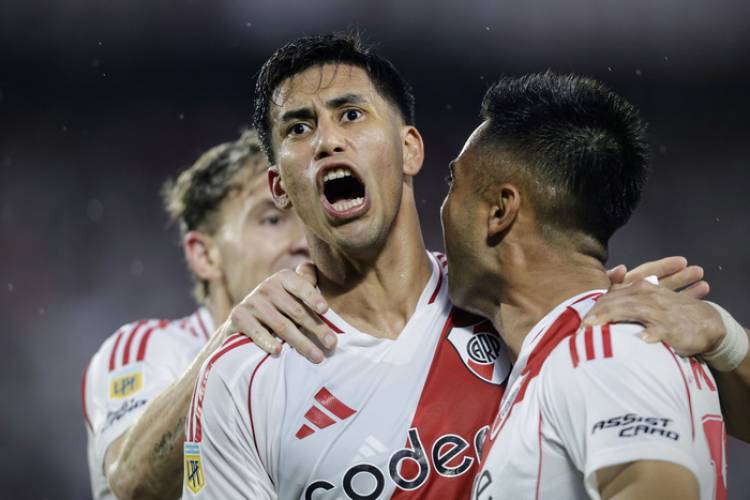 RIVER VOLVIÓ A CONVERTIR DE A TRES PARA SUPERAR A BARRACAS