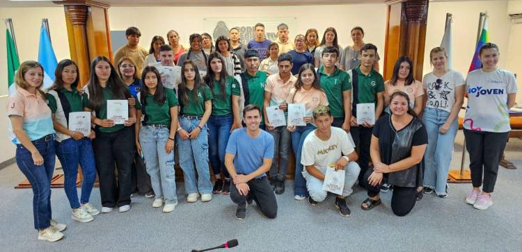 ESTUDIANTES DE LA LEONESA Y QUTILIPI VISITARON EL PODER LEGISLATIVO