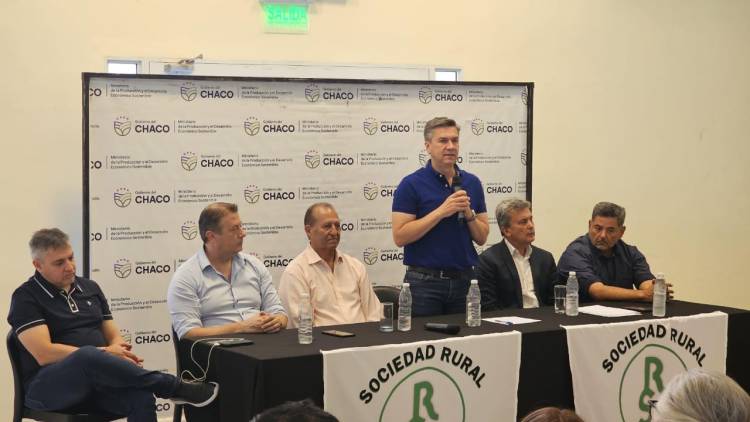 VILLA ÁNGELA: EL GOBERNADOR ZDERO FIRMÓ UN CONVENIO CON  LA SOCIEDAD RURAL PARA EJECUTAR OBRAS DE ACCESO A LA ENTIDAD Y ENTREGÓ CRÉDITOS A PRODUCTORES 