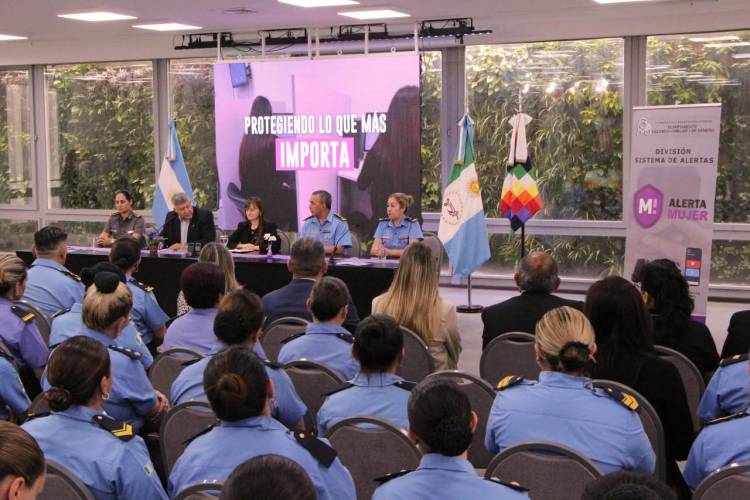 LA VICEGOBERNADORA SCHNEIDER ENCABEZÓ EL TALLER DE CONCIENTIZACIÓN Y PREVENCIÓN DE LA VIOLENCIA CONTRA LA MUJER 