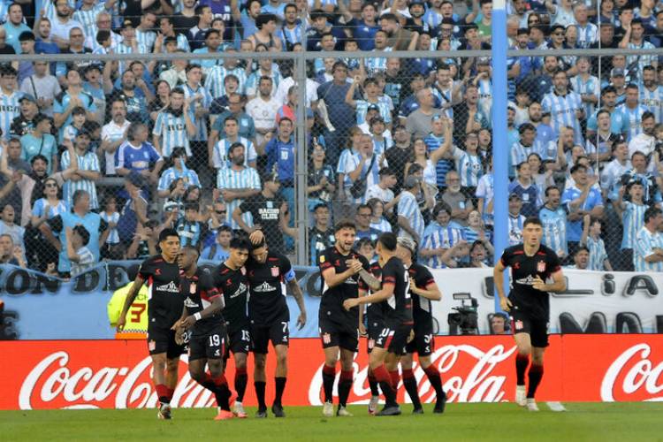 RACING Y ESTUDIANTES SE MATARON A GOLES PERO EL QUE MÁS FESTEJÓ FUE VÉLEZ