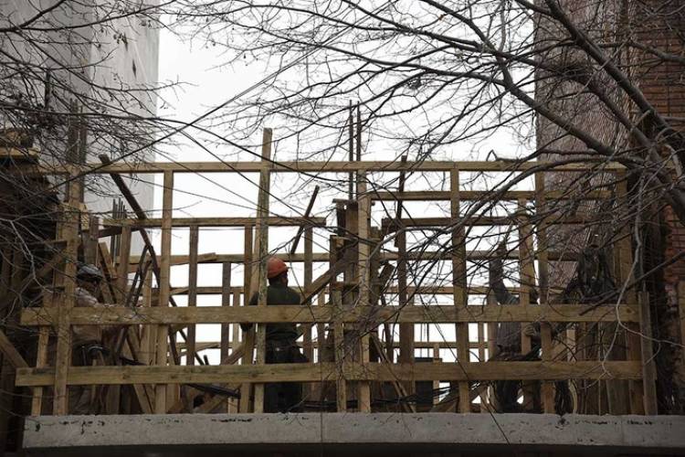 HISTÓRICA CAÍDA DE LA CONSTRUCCIÓN