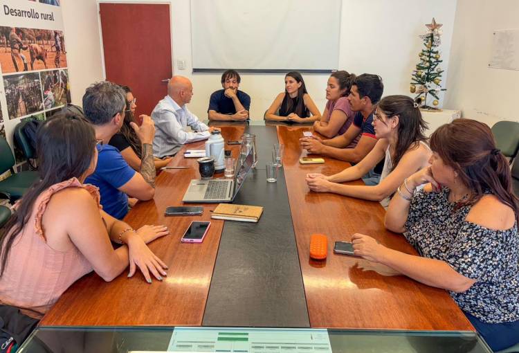 ACUERDO ENTRE EL MINISTERIO DE PRODUCCIÓN Y EL ICCTI PERMITIRÁ QUE PASANTES UNIVERSITARIOS SE SUMEN AL PROGRAMA AVICHACO