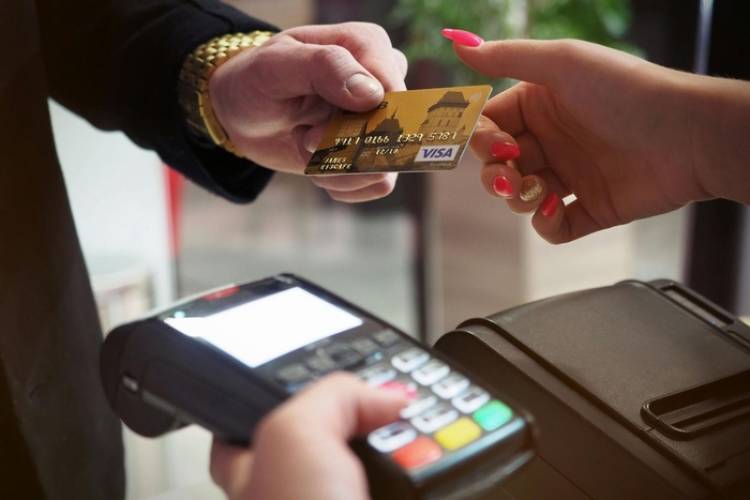 SE PODRÁ PAGAR EN DÓLARES CON TARJETA
