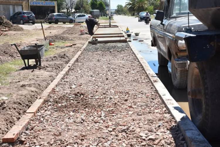 VILLA ÁNGELA: AVANZAN LAS REFACCIONES INTEGRALES EN LA PLAZA GÜEMES JUNTO AL CLUB DE LEONES