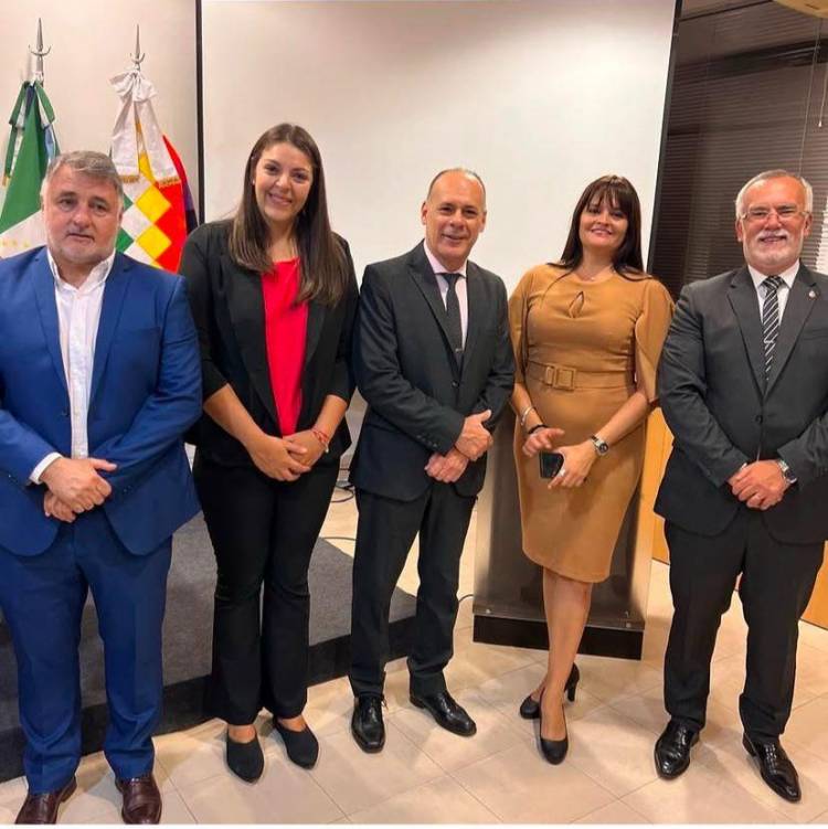 EL MINISTRO DE GOBIERNO, JORGE GÓMEZ, ACOMPAÑÓ LA ASUNCIÓN DE LA NUEVA JUEZA DE MENORES DE SÁENZ PEÑA