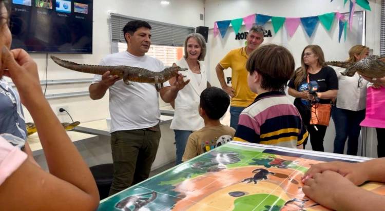 APRENDER EN VERANO: EXITOSA EXPOSICIÓN DEL MONTE CHAQUEÑO EN EL AULA TALLER MÓVIL INSTALADO EN LA PLAZA CENTRAL