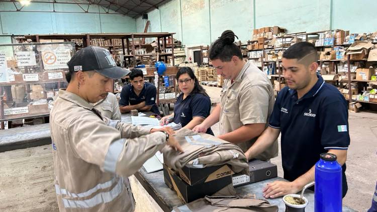 SECHEEP ENTREGÓ ROPA DE TRABAJO A PERSONAL OPERATIVO DEL ÁREA METROPOLITANA