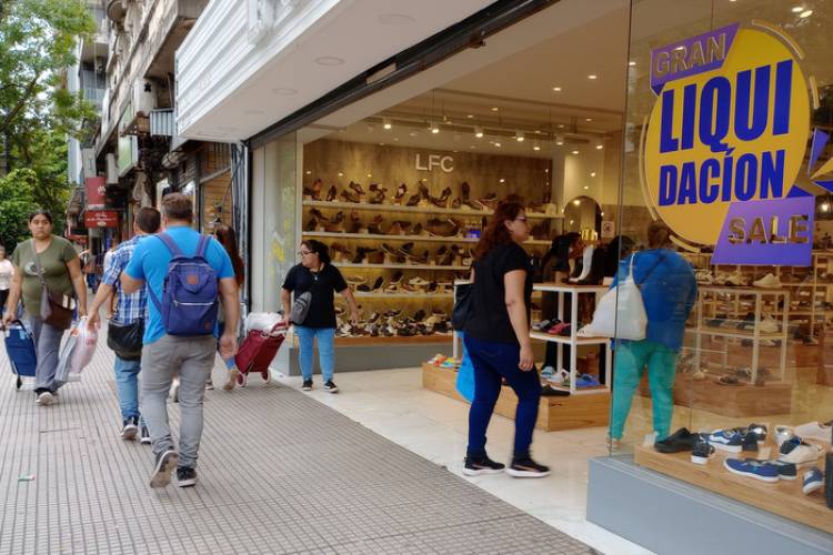 EL COMERCIO TODAVÍA NO DESPEGA