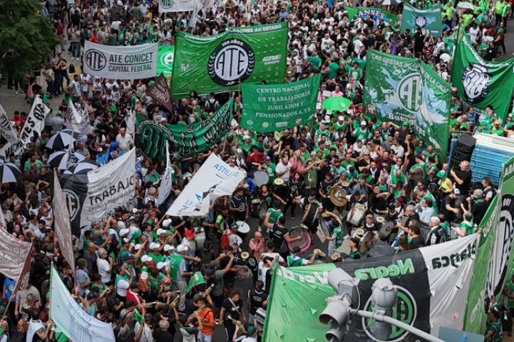 MÁS MOTOSIERRA: SE VIENEN CIENTOS DE NUEVOS DESPIDOS EN EL ESTADO Y LOS GREMIOS PREPARAN LA RESISTENCIA