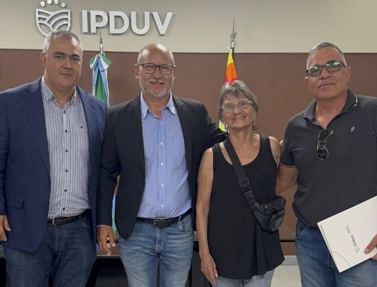 CHACO A LA OBRA: LA FELICIDAD DE LOS PRIMEROS VECINOS EN RECIBIR EL CRÉDITO DEL IPDUV