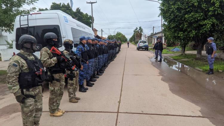 TRES ISLETAS: TRASLADO SEGURO PARA DESCOMPRIMIR LAS COMISARÍAS DE LA PROVINCIA