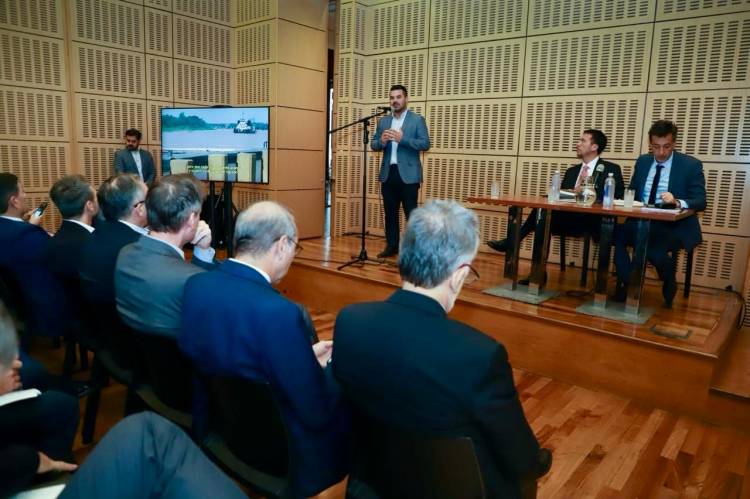 BS. AS: CHACO PRESENTE EN LA MESA DE DIÁLOGO PARA LA PRIVATIZACIÓN DE LA HIDROVÍA