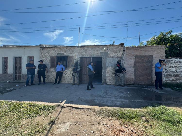 POLICÍA DEL CHACO Y PNA DESBARATAN 4 BÚNKERS, UNO DE LOS INMUEBLES FUE OTORGADO POR LA JUSTICIA PARA EL COE