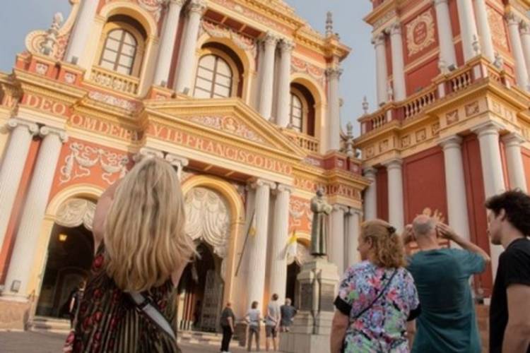 TURISMO EN SEMANA SANTA: CAYÓ 16% LA CANTIDAD DE VIAJEROS RESPECTO A 2024