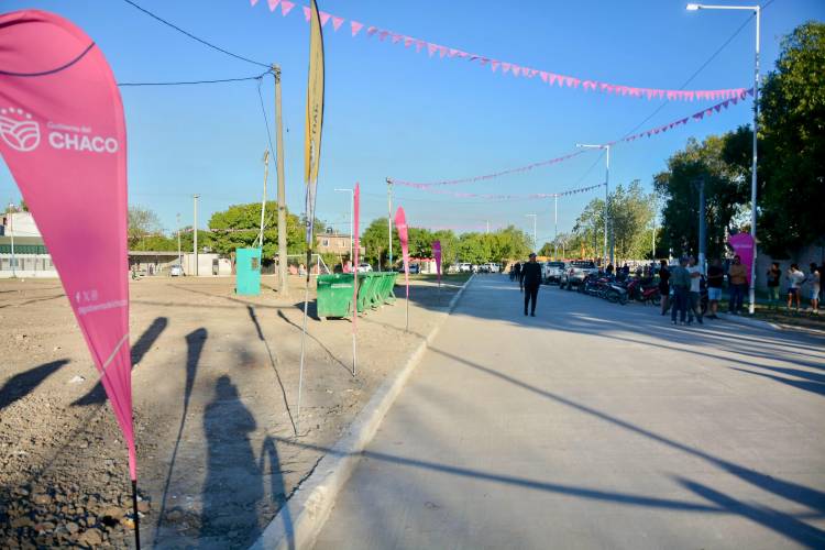 RESISTENCIA: EL GOBERNADOR ZDERO INAUGURÓ CUADRAS DE PAVIMENTO URBANO EN EL BARRIO UPCP