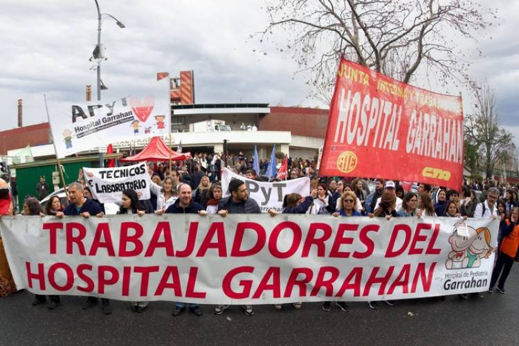 PARO Y ABRAZO SIMBÓLICO EN EL GARRAHAN