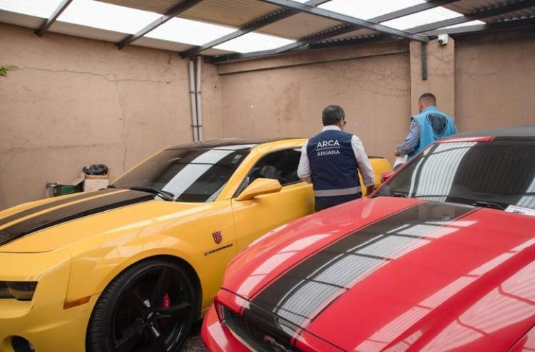 CAYÓ UNA BANDA QUE CONTRABANDEABA AUTOS DE ALTA GAMA Y LUEGO SE LOS ALQUILABA A ARTISTAS