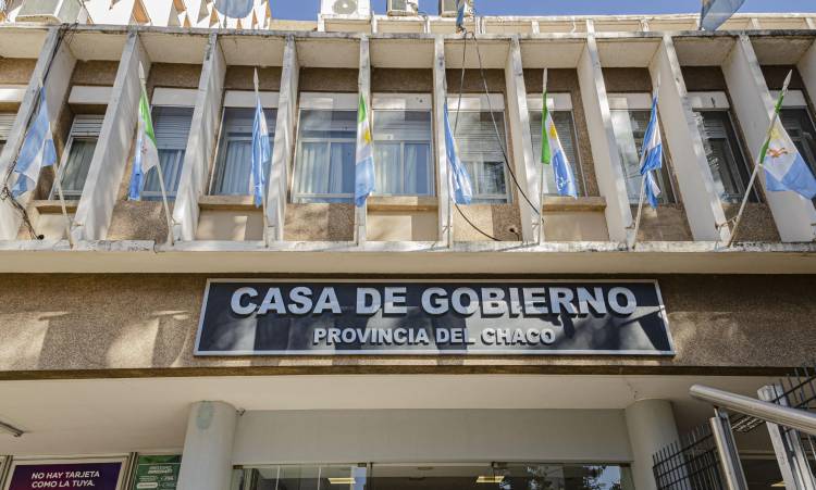 ZDERO PERDIÓ EL CONTROL EN CASA DE GOBIERNO: AJUSTE, IMPROVISACIÓN Y UN GOBIERNO QUE SE QUEDA SIN CALLE