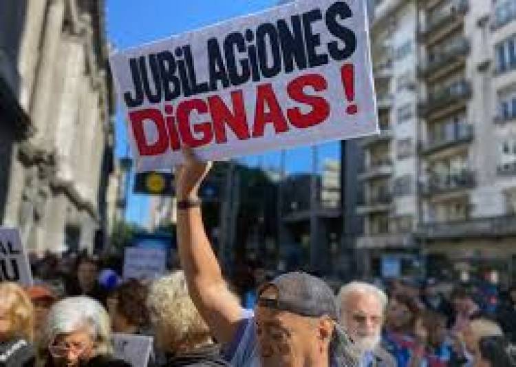 OTRO MIÉRCOLES DE PALOS Y GASES PARA LOS JUBILADOS EN EL CONGRESO