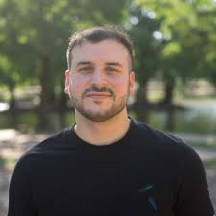 IVÁN GYOKER, EL DIPUTADO INFLUENCER: ACUSA POPULISMO MIENTRAS SU PROPIO PRONTUARIO LEGISLATIVO LO DESMIENTE